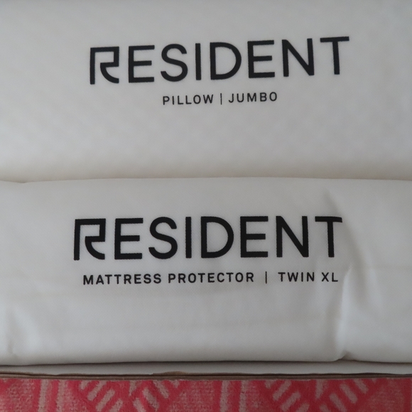 Resident Serenity Sleep Bundle 2 pillow jumbos and  mattress protector twin XL - Picture 3 of 7